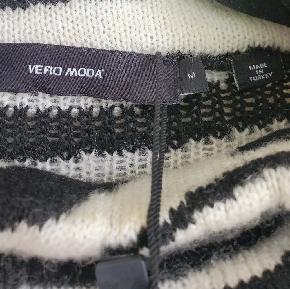 NWT Vera Moda Zebra Animal Print Turtleneck Sweater Size Medium - Picture 5 of 16